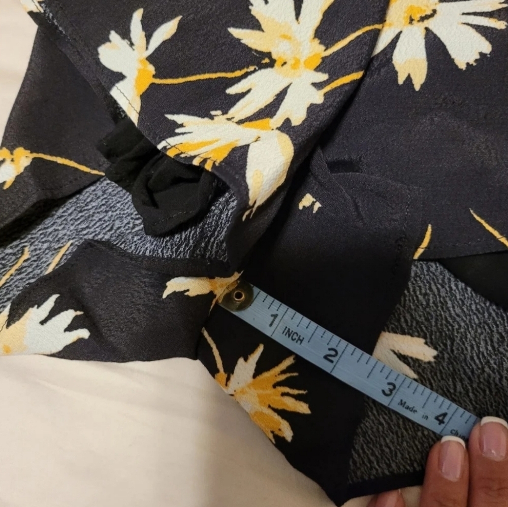 Urban Outfitters black Motif flower romper - Picture 10 of 11